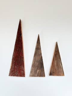 Barnwood Christmas tree - red: 9" tall