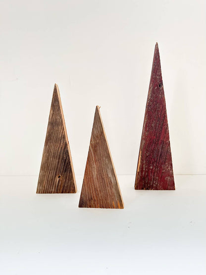 Barnwood Christmas tree - red: 12" tall